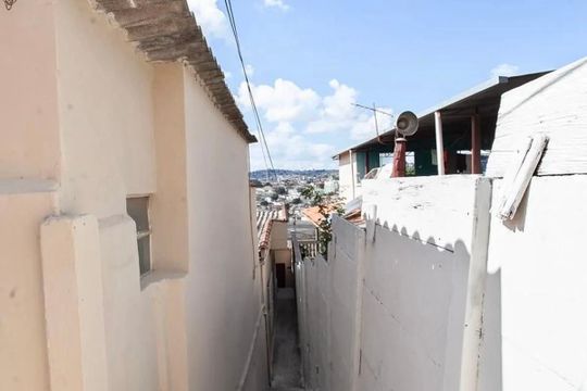 Corredor  de casa para alugar com 2 quartos, 80m² em Glória, Belo Horizonte