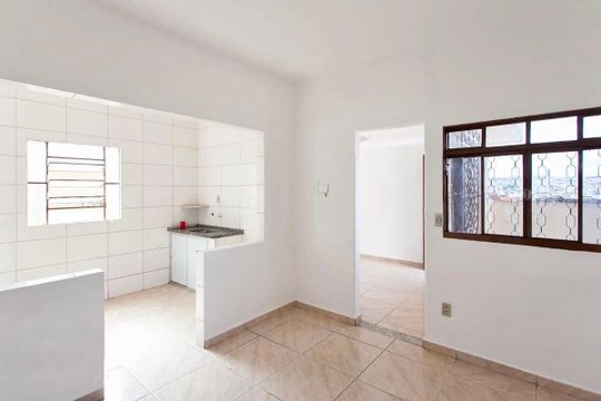 Casa para alugar com 2 quartos, 80m² em Glória, Belo Horizonte