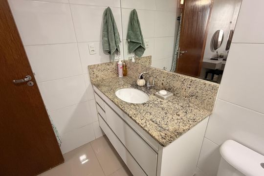 Banheiro da Suíte de apartamento à venda com 2 quartos, 65m² em Jardim América, Goiânia