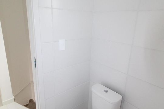 Banheiro de casa de condomínio para alugar com 2 quartos, 57m² em Eugênio de Melo, São José dos Campos