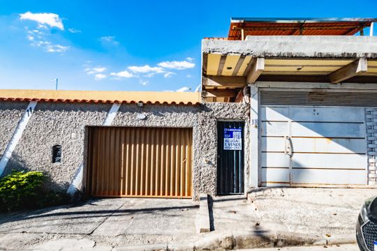 Fachada de casa para alugar com 2 quartos, 45m² em Tupi, Belo Horizonte