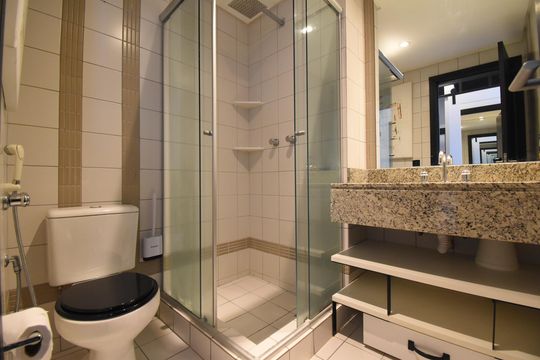 Banheiro do Studio de kitnet/studio para alugar com 1 quarto, 29m² em Centro, Curitiba