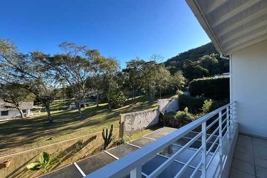 Varanda suíte  de casa de condomínio para alugar com 3 quartos, 205m² em Sambaqui, Florianópolis