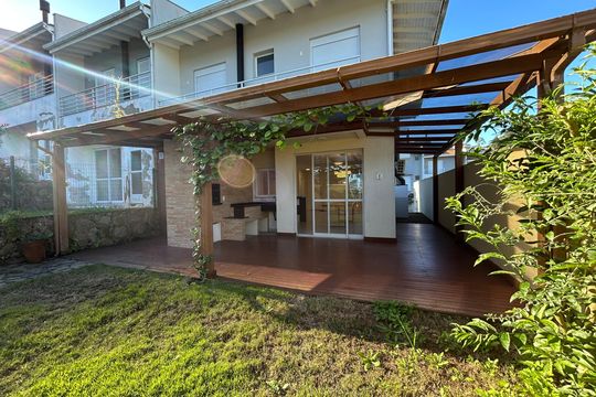 Jardim de casa de condomínio para alugar com 3 quartos, 205m² em Sambaqui, Florianópolis