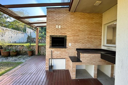Área gourmet de casa de condomínio para alugar com 3 quartos, 205m² em Sambaqui, Florianópolis