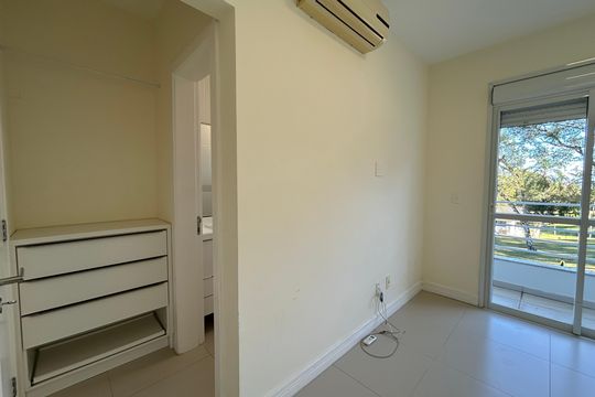 Suíte 1 de casa de condomínio para alugar com 3 quartos, 205m² em Sambaqui, Florianópolis