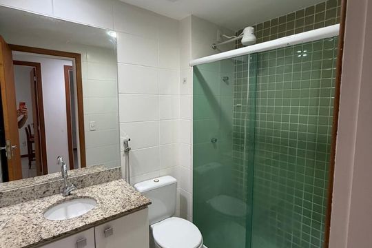 Banheiro 1 de apartamento à venda com 1 quarto, 45m² em Itacoatiara, Niterói