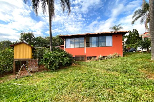 Quintal de casa de condomínio à venda com 4 quartos, 245m² em Ouro Velho Mansões, Nova Lima