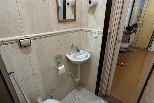 Banheiro da Suíte 4 Anexo 2 de casa à venda com 6 quartos, 390m² em Conjunto 20, Brasília