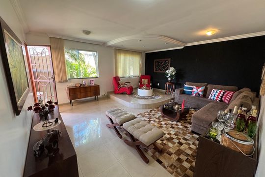 Casa à venda com 6 quartos, 390m² em Conjunto 20, Brasília