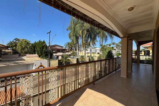 Varanda de casa à venda com 6 quartos, 390m² em Conjunto 20, Brasília