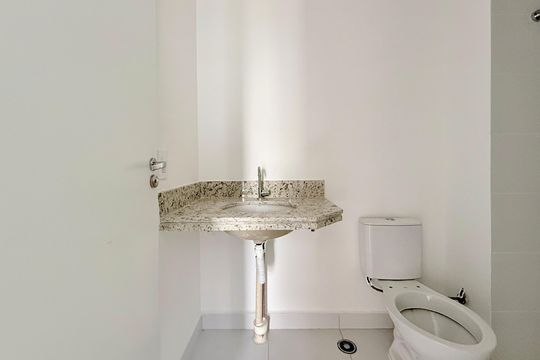 Banheiro de kitnet/studio à venda com 1 quarto, 28m² em Brooklin, São Paulo