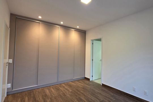 Quarto de casa de condomínio para alugar com 3 quartos, 230m² em Tamboré, Barueri
