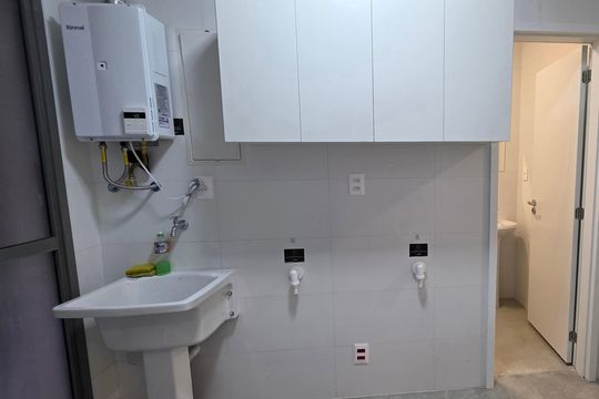 Área de serviço de casa de condomínio para alugar com 3 quartos, 230m² em Tamboré, Barueri