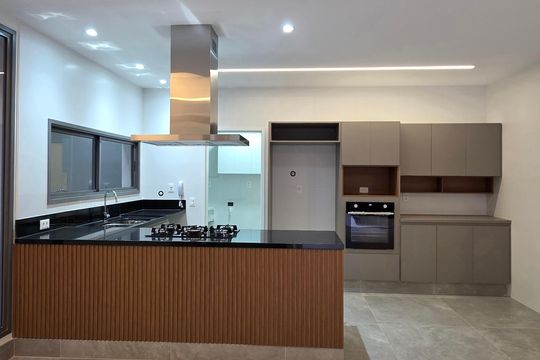 Cozinha de casa de condomínio para alugar com 3 quartos, 230m² em Tamboré, Barueri