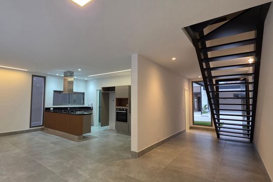 Casa de Condomínio para alugar com 3 quartos, 230m² em Tamboré, Barueri
