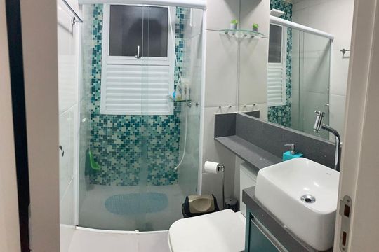 Banheiro de apartamento para alugar com 3 quartos, 64m² em Jardim das Oliveiras, Jacareí
