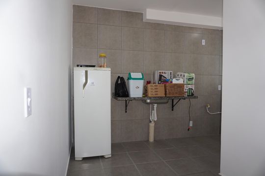 Cozinha de apartamento para alugar com 2 quartos, 50m² em Jardim Sao Luiz, Embu das Artes