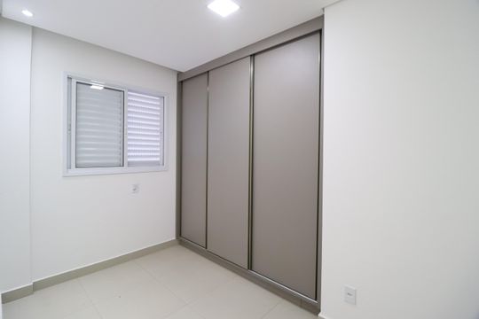 Quarto 1 de apartamento para alugar com 2 quartos, 67m² em Novo Mundo, Uberlândia