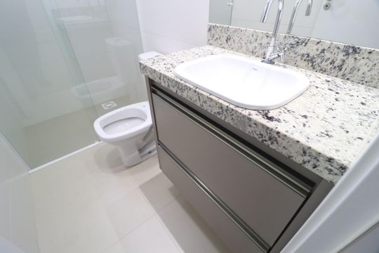 Banheiro Social de apartamento para alugar com 2 quartos, 67m² em Novo Mundo, Uberlândia