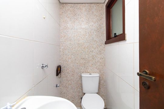 Lavabo de casa de condomínio à venda com 3 quartos, 126m² em Cavalhada, Porto Alegre