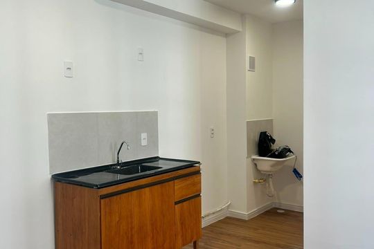 Cozinha de apartamento à venda com 2 quartos, 33m² em Parque Pan Americano, São Paulo