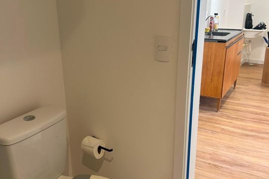 Banheiro de apartamento à venda com 2 quartos, 33m² em Parque Pan Americano, São Paulo