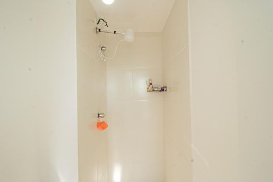 Banheiro de kitnet/studio para alugar com 1 quarto, 17m² em Chácara Inglesa, São Paulo