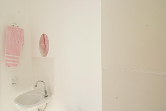 Banheiro de kitnet/studio para alugar com 1 quarto, 17m² em Chácara Inglesa, São Paulo
