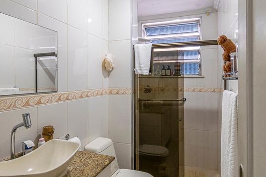 Banheiro de apartamento à venda com 3 quartos, 70m² em Vista Alegre, Rio de Janeiro