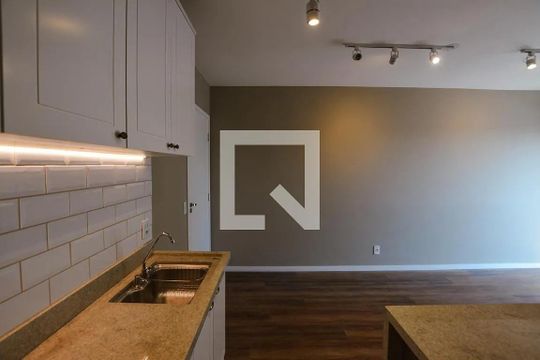 Cozinha de apartamento para alugar com 1 quarto, 31m² em Vila Sonia, São Paulo