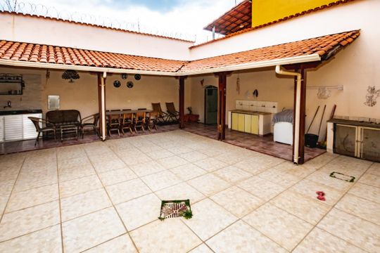 Casa à venda com 6 quartos, 300m² em Renascença, Belo Horizonte