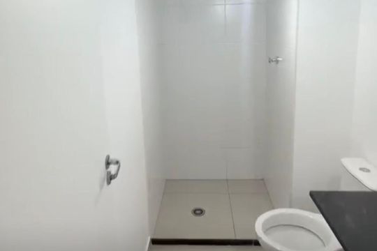 Banheiro de kitnet/studio para alugar com 1 quarto, 26m² em Vila Clementino, São Paulo