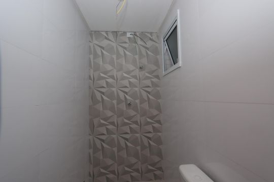 Banheiro de apartamento à venda com 2 quartos, 33m² em Vila Prudente, São Paulo