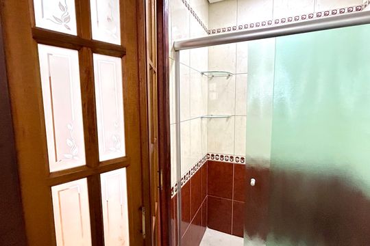 Banheiro da Suíte de casa para alugar com 2 quartos, 125m² em Jardim Adriana, Guarulhos