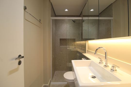 Banheiro de apartamento para alugar com 2 quartos, 63m² em Indianópolis, São Paulo
