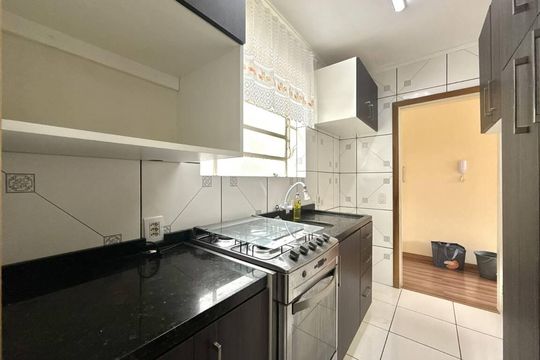 Cozinha de apartamento para alugar com 1 quarto, 41m² em São Sebastião, Porto Alegre