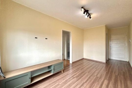 Sala de apartamento para alugar com 1 quarto, 41m² em São Sebastião, Porto Alegre
