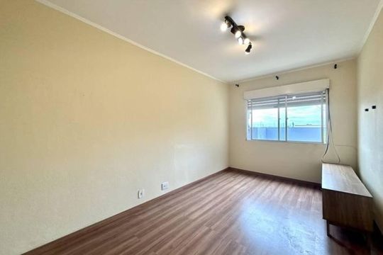 Sala de apartamento para alugar com 1 quarto, 41m² em São Sebastião, Porto Alegre