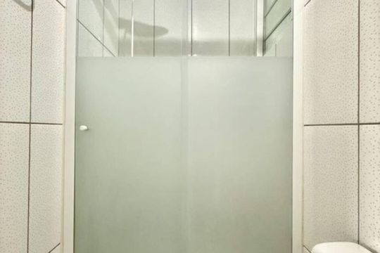 Banheiro de apartamento para alugar com 1 quarto, 41m² em São Sebastião, Porto Alegre