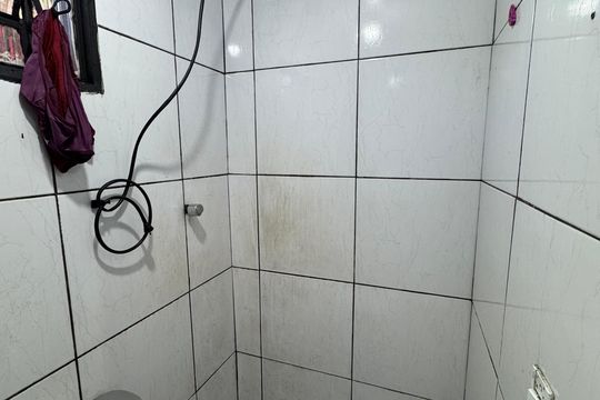 Banheiro Anexo 1 de casa à venda com 8 quartos, 249m² em QNM 23, Brasília