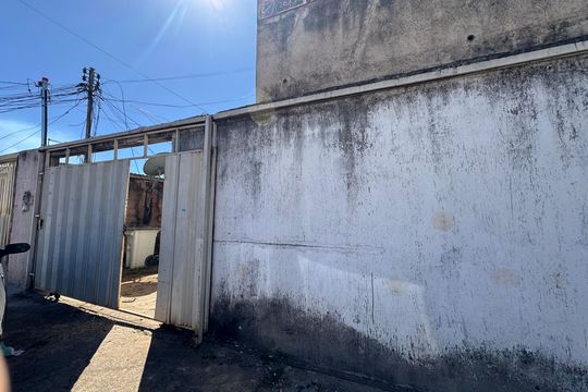 Fachada  de casa à venda com 8 quartos, 249m² em QNM 23, Brasília