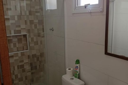 Banheiro de apartamento à venda com 2 quartos, 90m² em Vila Vitória, Santo André