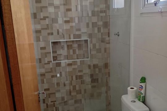 Banheiro de apartamento à venda com 2 quartos, 90m² em Vila Vitória, Santo André
