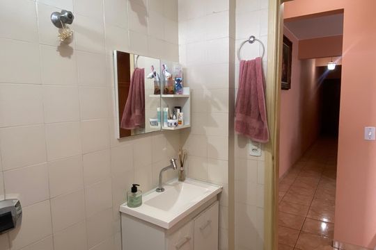 Banheiro de apartamento à venda com 1 quarto, 52m² em Jaguaribe, Osasco