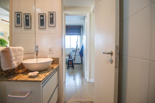 Banheiro de apartamento à venda com 2 quartos, 69m² em Tijuca, Rio de Janeiro