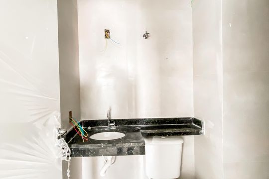 Banheiro  de apartamento à venda com 2 quartos, 40m² em Vila Carmosina, São Paulo