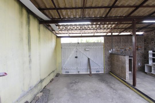 Garagem de kitnet/studio para alugar com 1 quarto, 150m² em Parque Eldorado 2, Cabo Frio