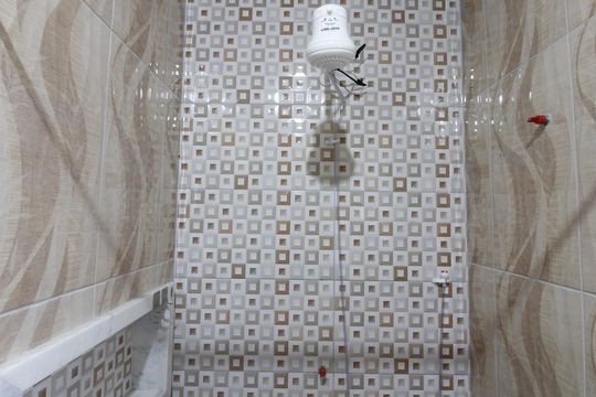 Banheiro de kitnet/studio para alugar com 1 quarto, 150m² em Parque Eldorado 2, Cabo Frio