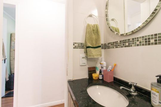 Banheiro Social de apartamento à venda com 3 quartos, 53m² em Fazendinha, Curitiba